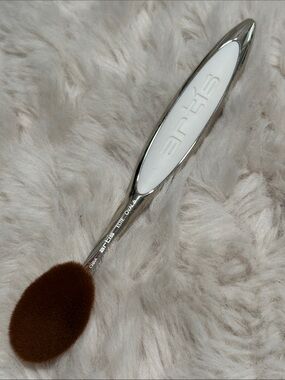 Artis Oval 6 Brush